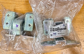 751305A000 Bản lề (bên dưới) cửa tài xế County