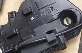 8131059000 Ổ khóa ngậm cửa trước trái Solati 