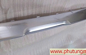 86577S1600 Ốp mạ cản trước giữa Santafe 2021-2024