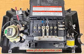 952698D500 Hộp rơ le acquy Univer