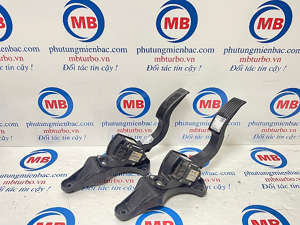 327002B100 Chân ga Santafe