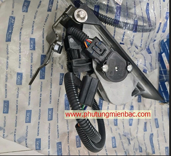 327105K000 Bàn đạp chân ga Mighty/County