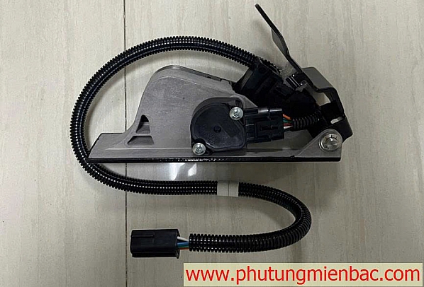 327105K002 Bàn đạp chân ga Mighty /County