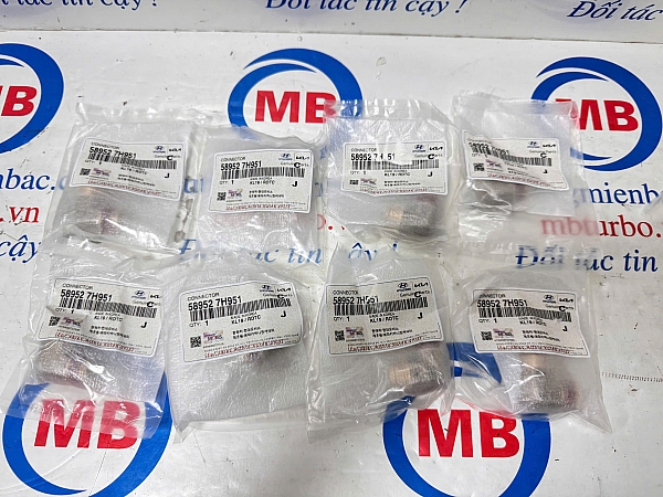 589527H951 Connector Univer