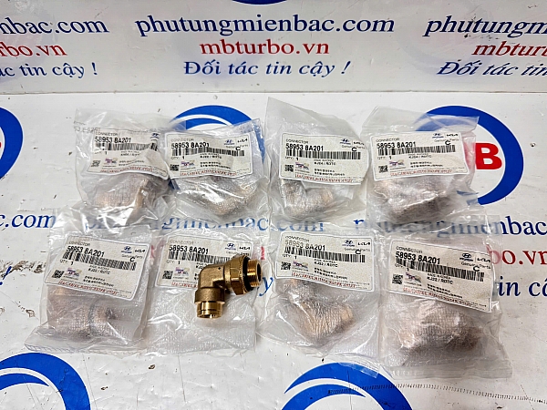 589538A201 Connector Univer