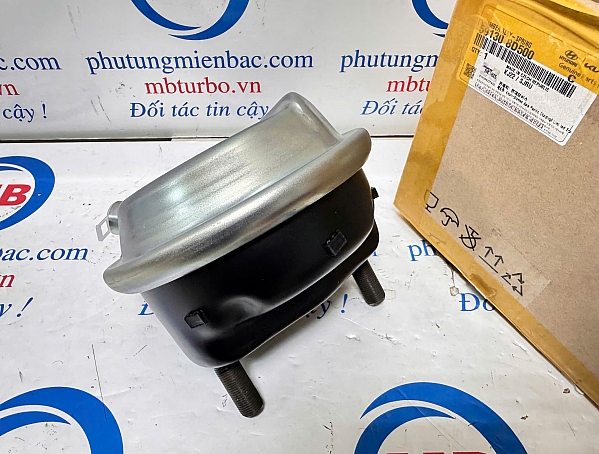 591308D500 Bầu phanh trước phải Univer