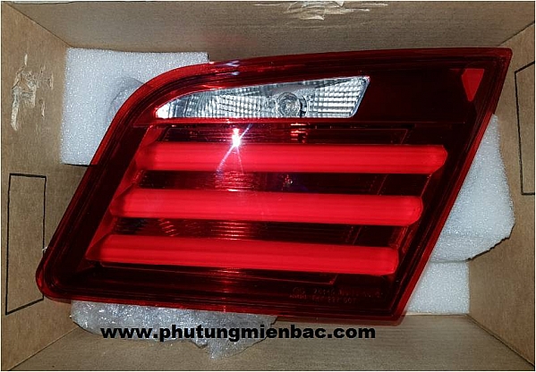 63217203226_Đèn hậu miếng trong phải BMW 530i 2014