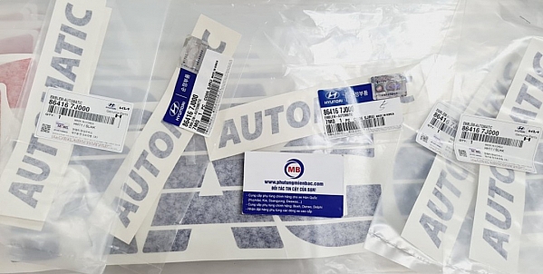 864617J000 Tem chữ TRAGO bên cửa trái
