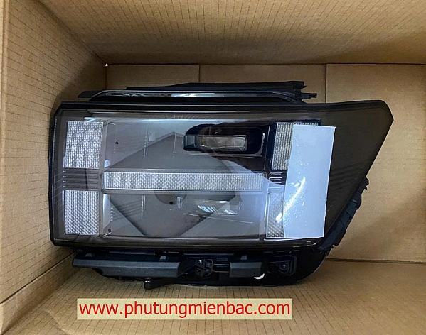 92101P6110 Đèn pha trái Santafe 2025