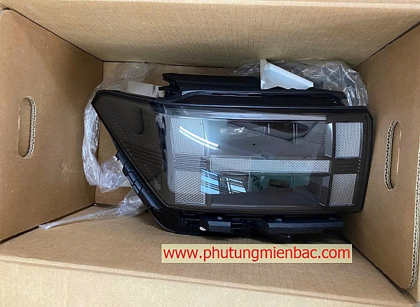 92102P6110 Đèn pha phải Santafe 2025
