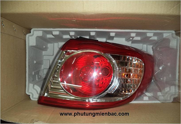 924022B500_Đèn hậu ngoài phải santafe