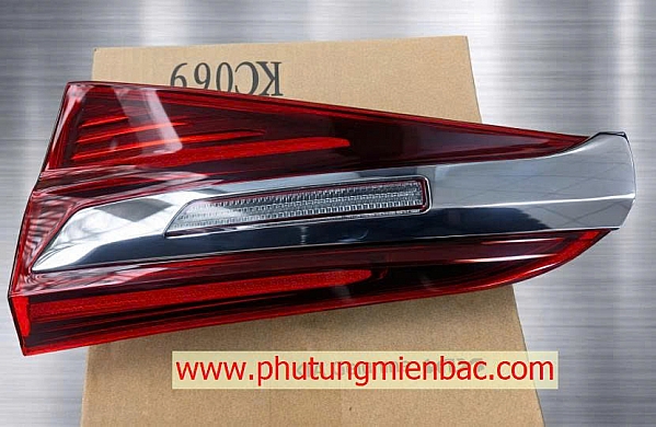 92404Q6100 Đèn hậu trong phải Seltos