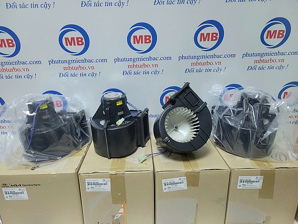 992168C120 Quạt giàn lạnh Univer 