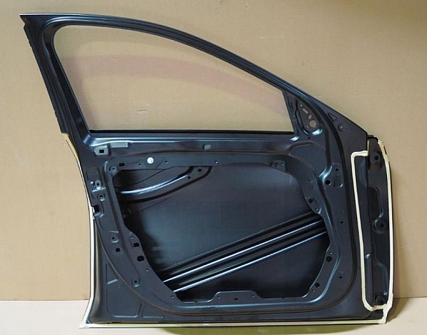 A2137200105_Cánh cửa trước trái Mercedes W213  E300