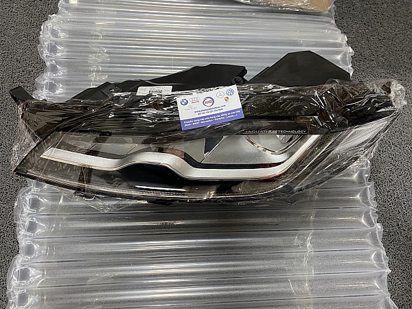 Đèn pha trái Jaguar